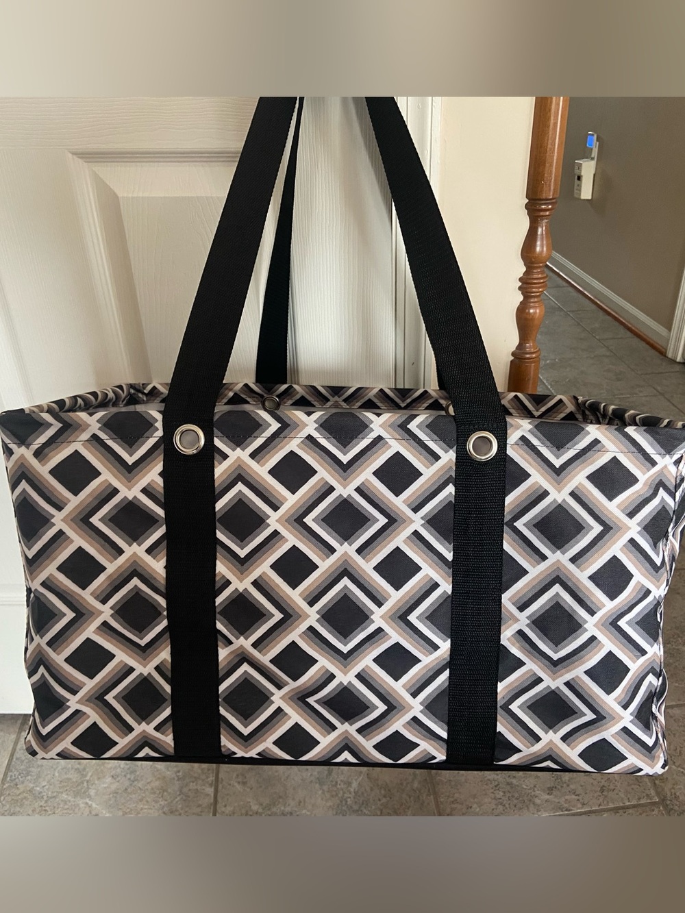 Thirty-one Deluxe Utility Tote in deco diamond